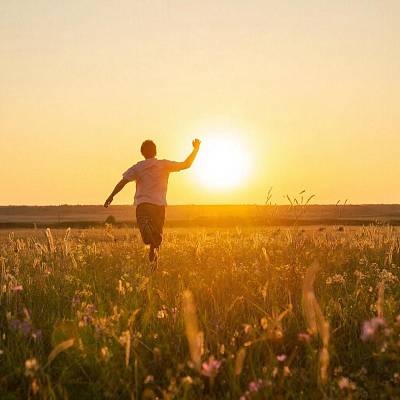 Как стать счастливым: советы психологов и великих умов